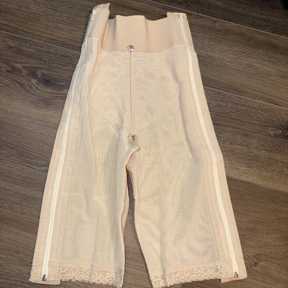 Design Veronique Womens Tan Zippered Above-Knee Girdle  Small Style 753 Beige